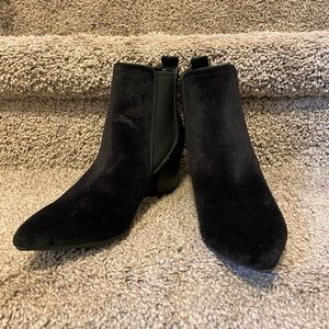 GUESS boot chunky heel
